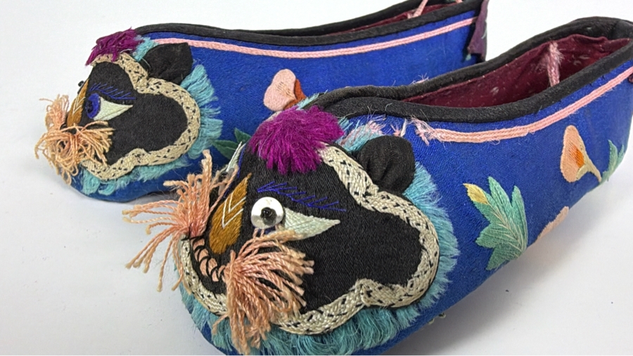 Vintage Pair Of Chinese Handmade Embroidered Silk Children's Shoes 5L [Photo 2]