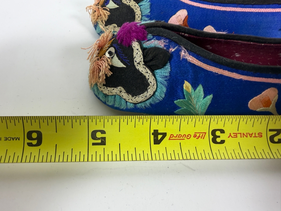 Vintage Pair Of Chinese Handmade Embroidered Silk Children's Shoes 5L [Photo 9]