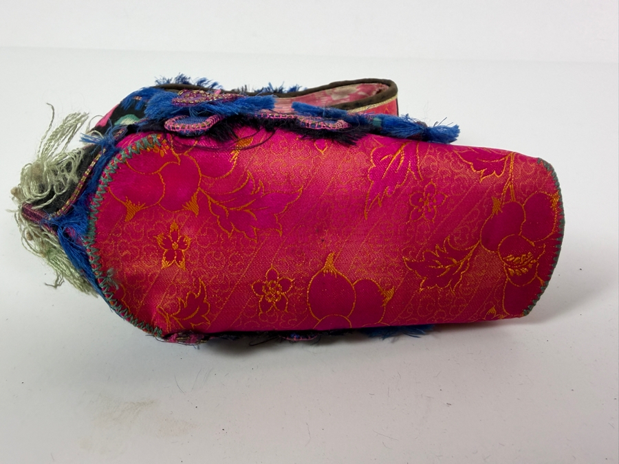 Vintage Pair Of Chinese Handmade Embroidered Silk Children's Shoes 5.5L [Photo 4]
