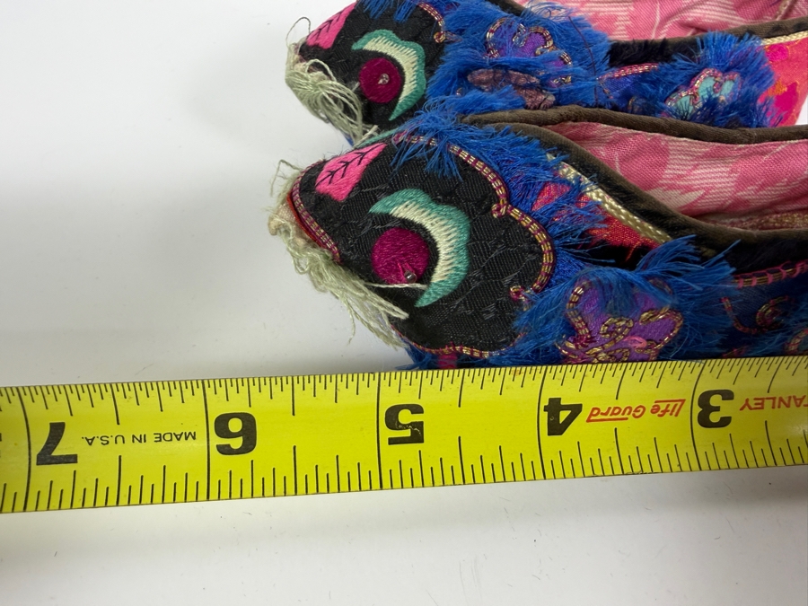 Vintage Pair Of Chinese Handmade Embroidered Silk Children's Shoes 5.5L [Photo 5]