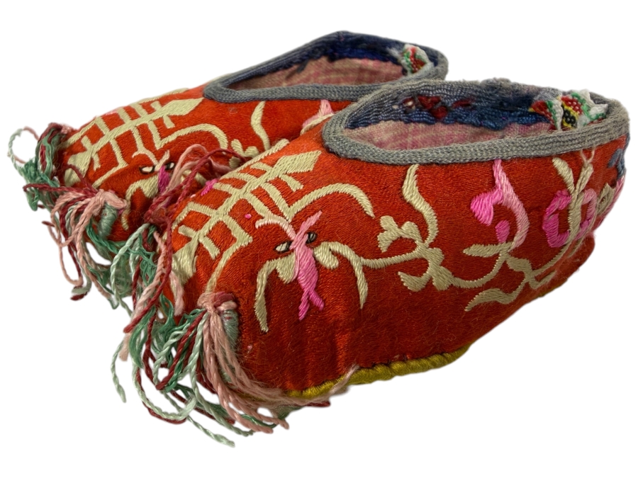Vintage Pair Of Chinese Handmade Embroidered Silk Children's Shoes 4.5L