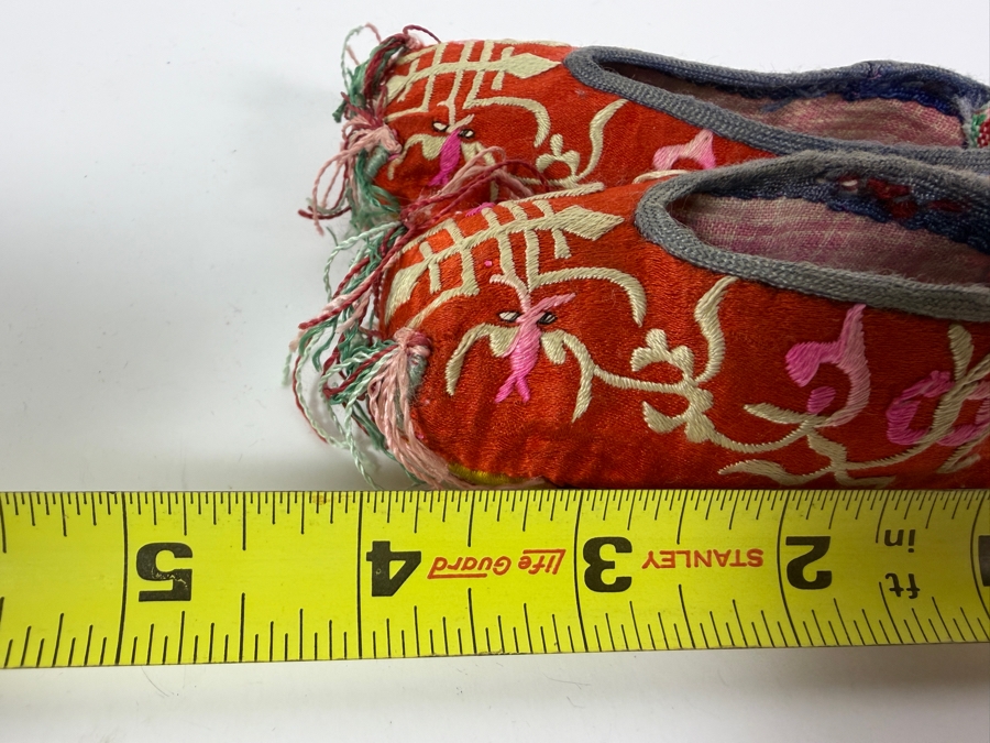 Vintage Pair Of Chinese Handmade Embroidered Silk Children's Shoes 4.5L [Photo 5]