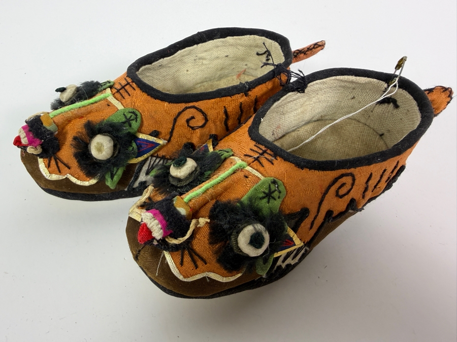 Vintage Pair Of Chinese Handmade Embroidered Silk Children's Shoes with Orange Tiger 4.75L [Photo 3]