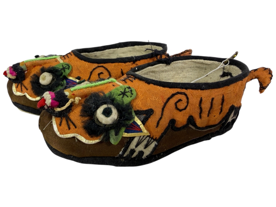 Vintage Pair Of Chinese Handmade Embroidered Silk Children's Shoes with Orange Tiger 4.75L