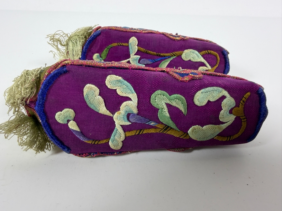 Vintage Pair Of Chinese Handmade Embroidered Silk Children's Shoes 5.5L [Photo 7]