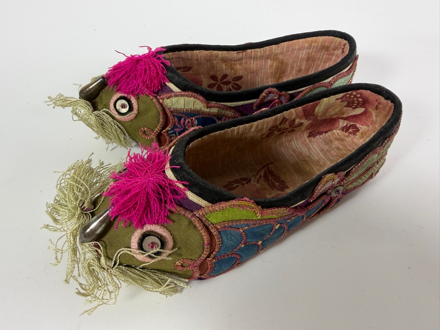 Vintage Pair Of Chinese Handmade Embroidered Silk Children's Shoes 5.5L [Photo 4]