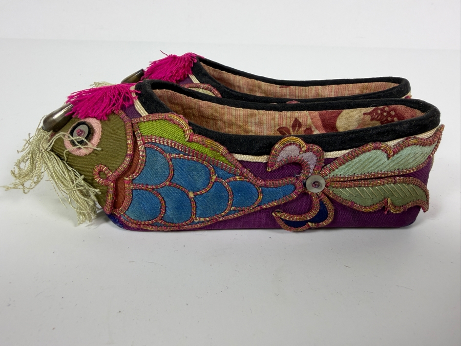 Vintage Pair Of Chinese Handmade Embroidered Silk Children's Shoes 5.5L [Photo 5]