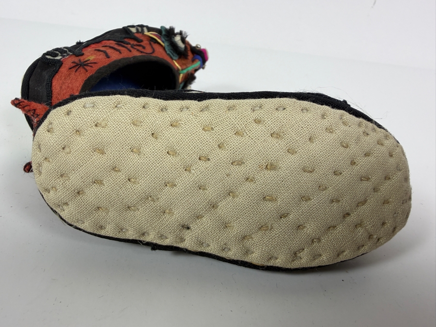 Vintage Pair Of Chinese Handmade Embroidered Silk Children's Shoes with Red Tiger 5.5L [Photo 6]