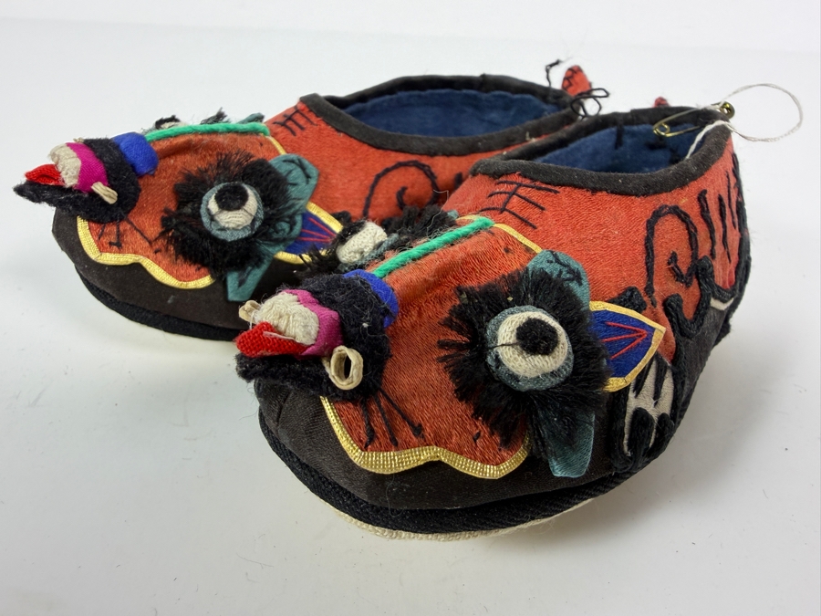 Vintage Pair Of Chinese Handmade Embroidered Silk Children's Shoes with Red Tiger 5.5L [Photo 2]