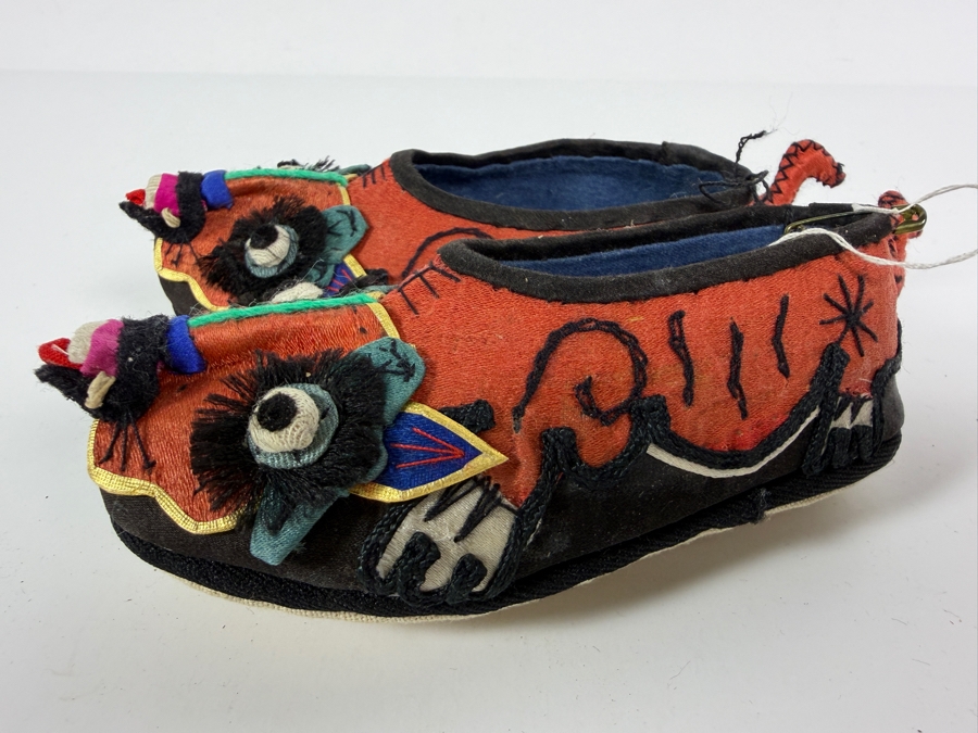 Vintage Pair Of Chinese Handmade Embroidered Silk Children's Shoes with Red Tiger 5.5L [Photo 3]
