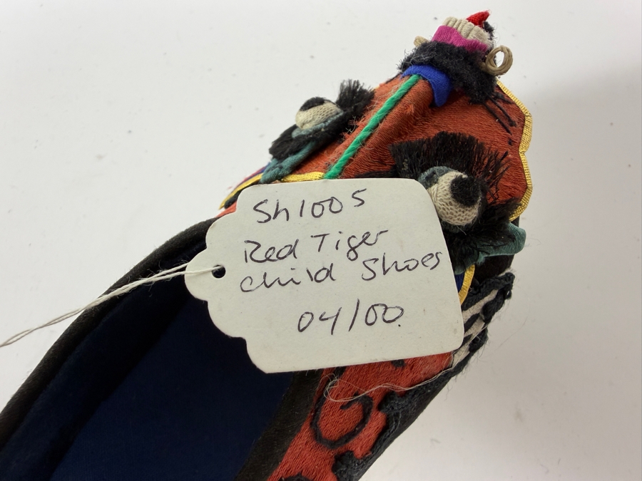 Vintage Pair Of Chinese Handmade Embroidered Silk Children's Shoes with Red Tiger 5.5L [Photo 7]