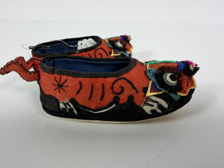 Vintage Pair Of Chinese Handmade Embroidered Silk Children's Shoes with Red Tiger 5.5L [Photo 5]