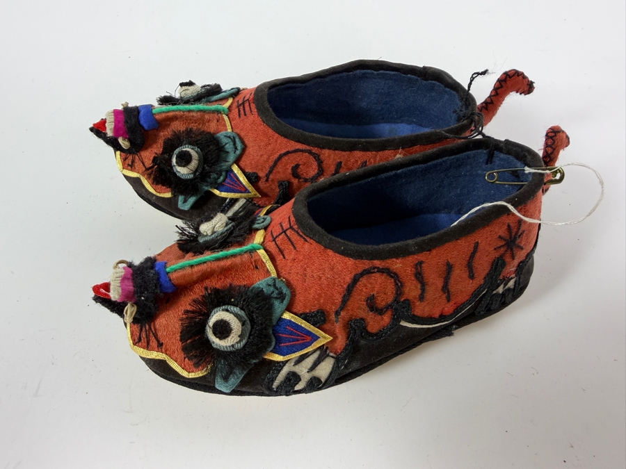 Vintage Pair Of Chinese Handmade Embroidered Silk Children's Shoes with Red Tiger 5.5L [Photo 4]