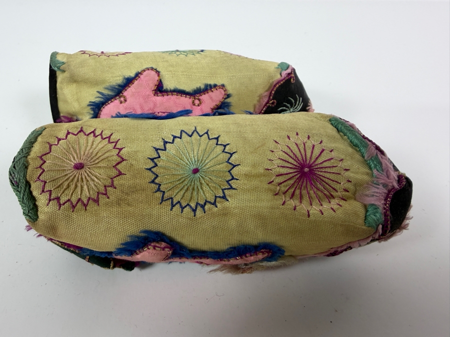 Vintage Pair Of Chinese Handmade Embroidered Silk Children's Shoes with Pink Pig 5L [Photo 7]
