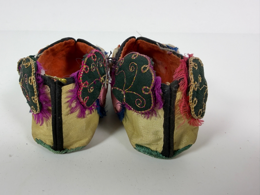Vintage Pair Of Chinese Handmade Embroidered Silk Children's Shoes with Pink Pig 5L [Photo 6]