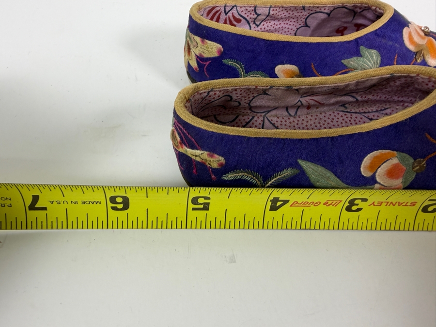 Vintage Pair Of Chinese Handmade Embroidered Silk Children's Shoes with Koi Fish on Bottom 5.25L [Photo 7]