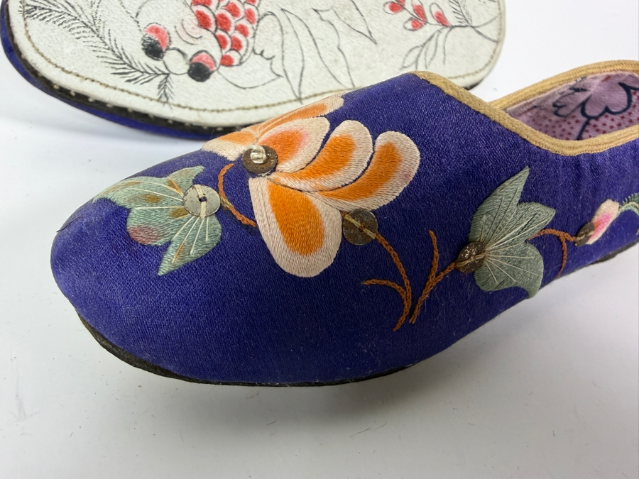 Vintage Pair Of Chinese Handmade Embroidered Silk Children's Shoes with Koi Fish on Bottom 5.25L [Photo 2]