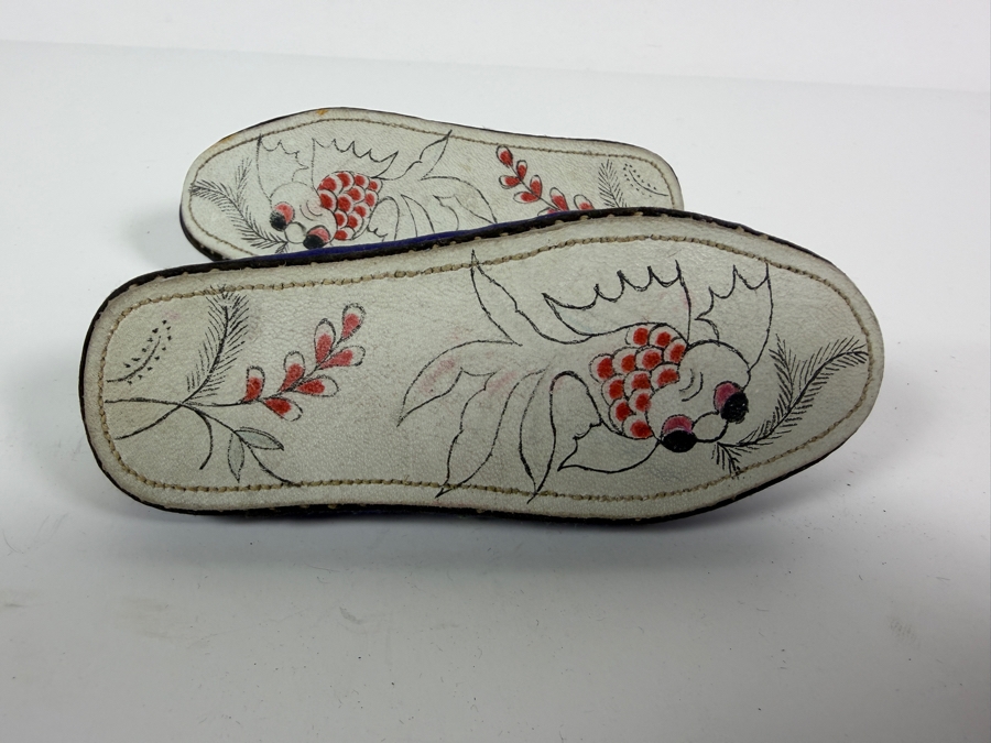 Vintage Pair Of Chinese Handmade Embroidered Silk Children's Shoes with Koi Fish on Bottom 5.25L [Photo 6]