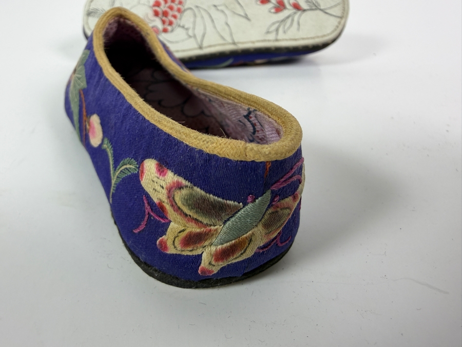 Vintage Pair Of Chinese Handmade Embroidered Silk Children's Shoes with Koi Fish on Bottom 5.25L [Photo 4]