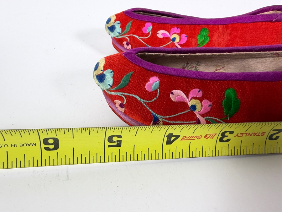 Vintage Pair Of Chinese Handmade Embroidered Silk Children's Shoes 5.5L [Photo 5]