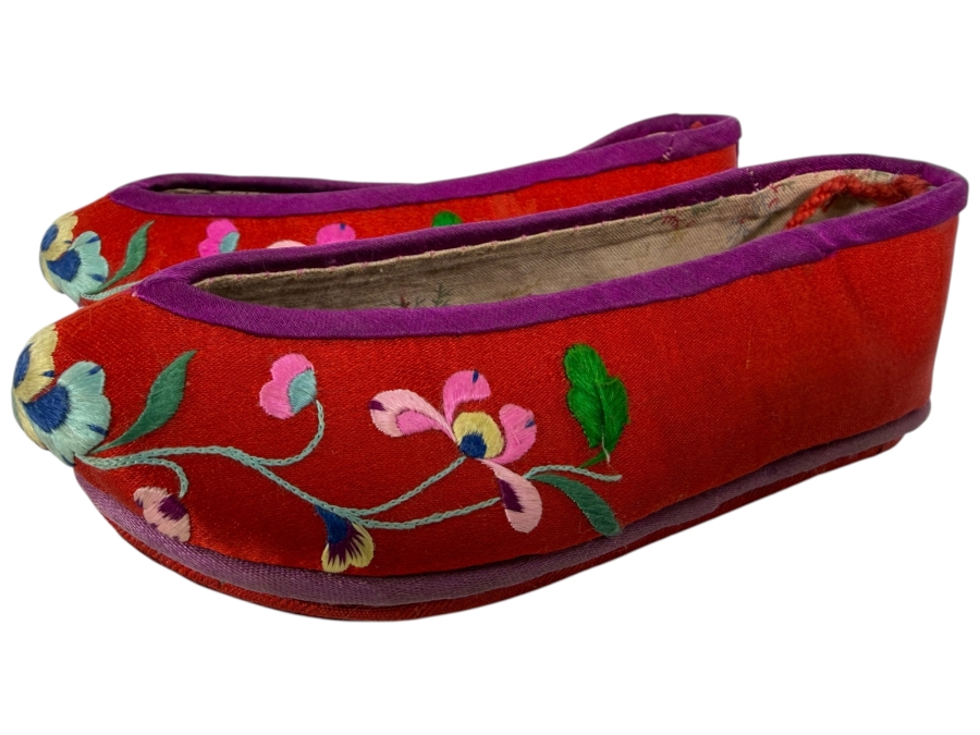 Vintage Pair Of Chinese Handmade Embroidered Silk Children's Shoes 5.5L
