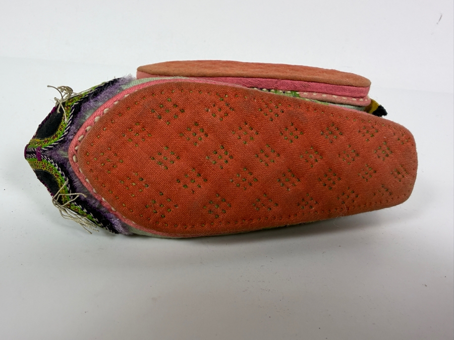 Vintage Pair Of Chinese Handmade Embroidered Silk Children's Shoes with Red Ox 5.5L [Photo 6]