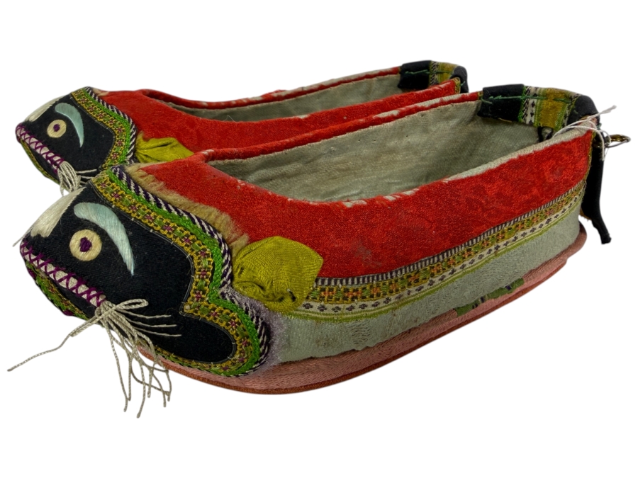 Vintage Pair Of Chinese Handmade Embroidered Silk Children's Shoes with Red Ox 5.5L