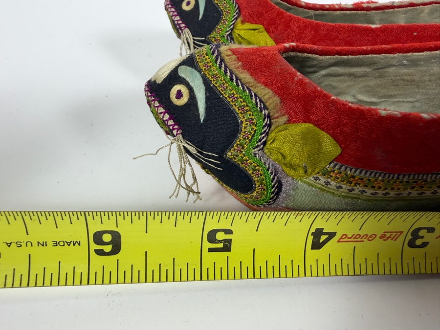 Vintage Pair Of Chinese Handmade Embroidered Silk Children's Shoes with Red Ox 5.5L [Photo 7]