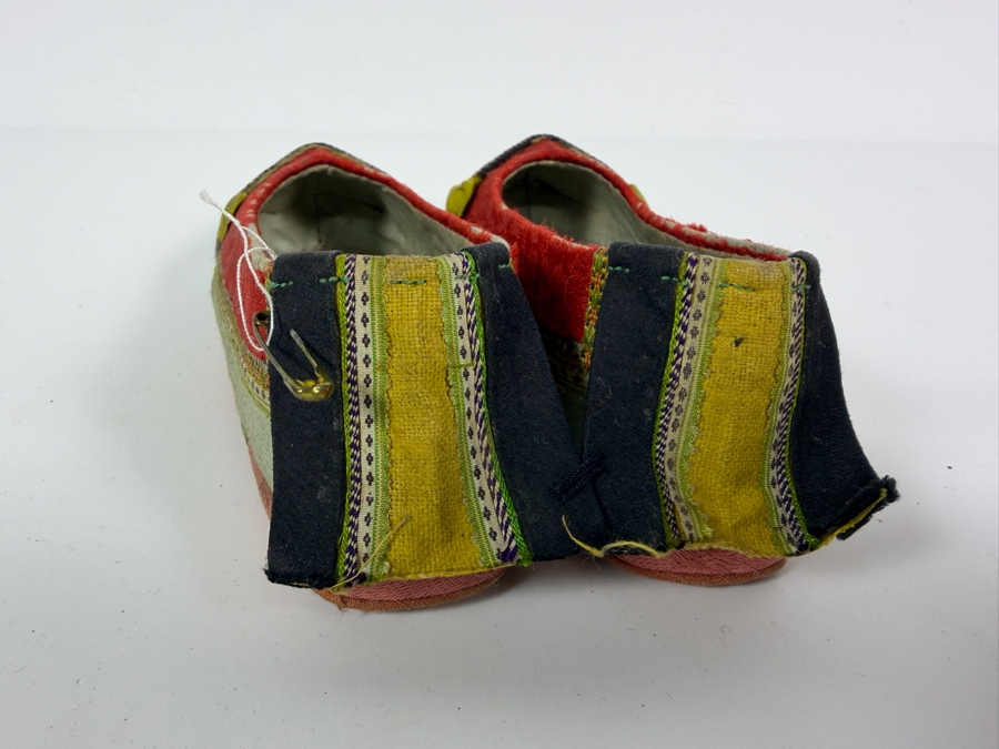 Vintage Pair Of Chinese Handmade Embroidered Silk Children's Shoes with Red Ox 5.5L [Photo 4]