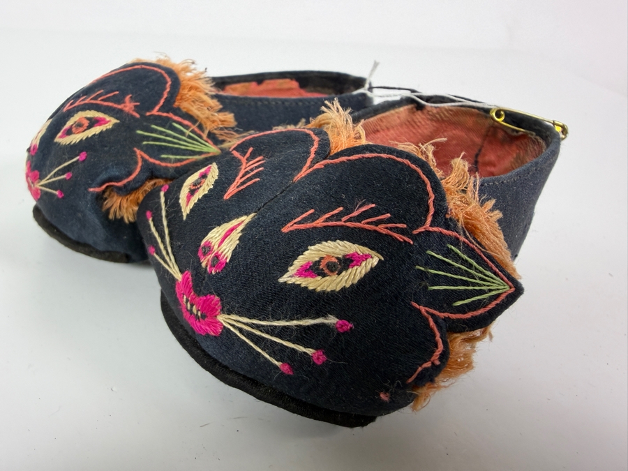 Vintage Pair Of Chinese Handmade Embroidered Silk Children's Shoes with Black Cat and Fish on Bottom 4L [Photo 3]