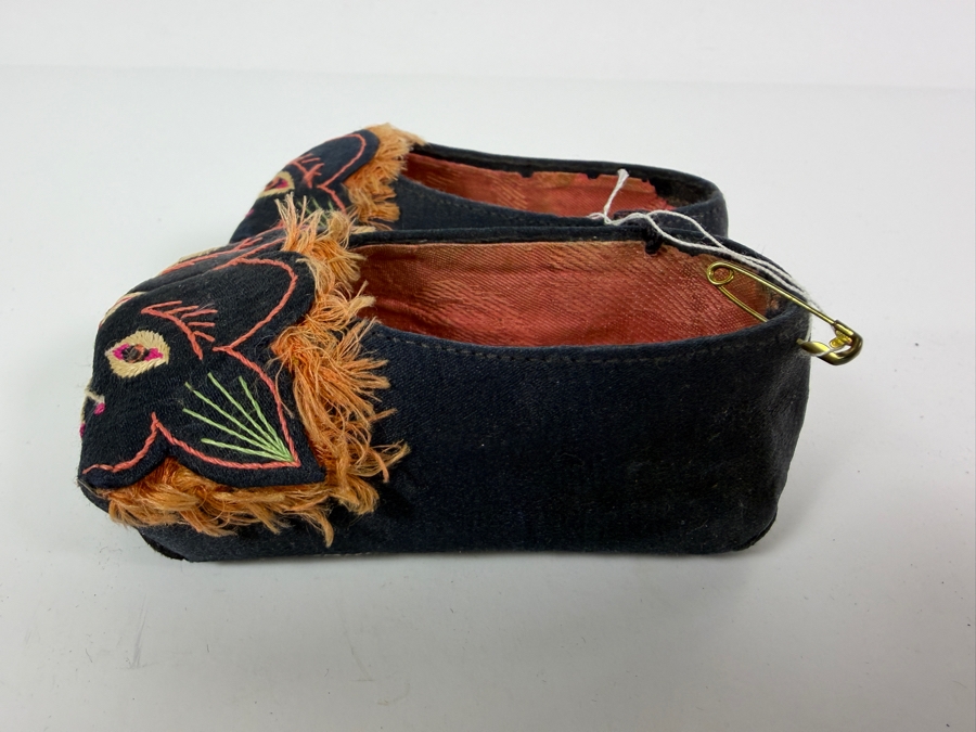 Vintage Pair Of Chinese Handmade Embroidered Silk Children's Shoes with Black Cat and Fish on Bottom 4L [Photo 4]