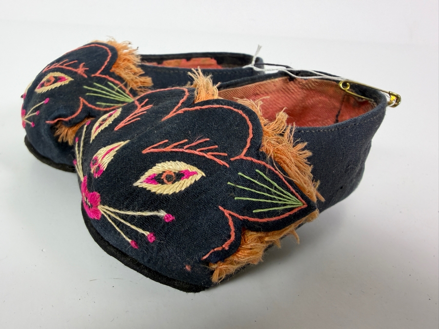 Vintage Pair Of Chinese Handmade Embroidered Silk Children's Shoes with Black Cat and Fish on Bottom 4L [Photo 2]
