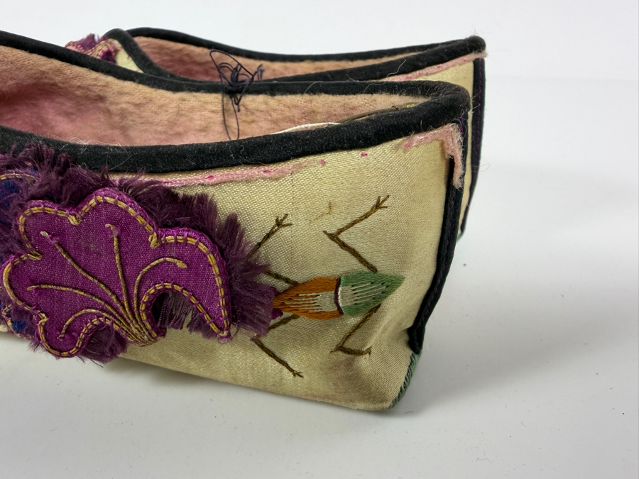 Vintage Pair Of Chinese Handmade Embroidered Silk Children's Shoes with Lion , Cricket and Stork on Bottom 6L [Photo 3]