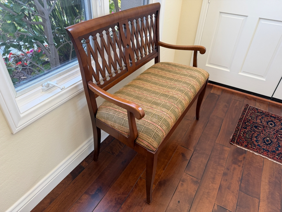 Design Toscano The Wren Solid Mahogany Georgian Style Accent Settee Bench With Upholstered Seat and Interlocking Filigree Carved Backrest 40W X 22D X 38H [Photo 4]