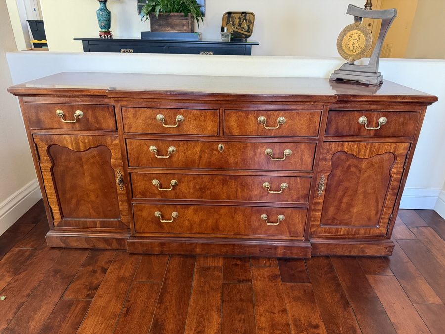 Thomasville The Mahogany Collection Traditional Chippendale Style Flame Veneer Sideboard Buffet Crezenda 64'W X 17.5'D X 30'H [Photo 3]