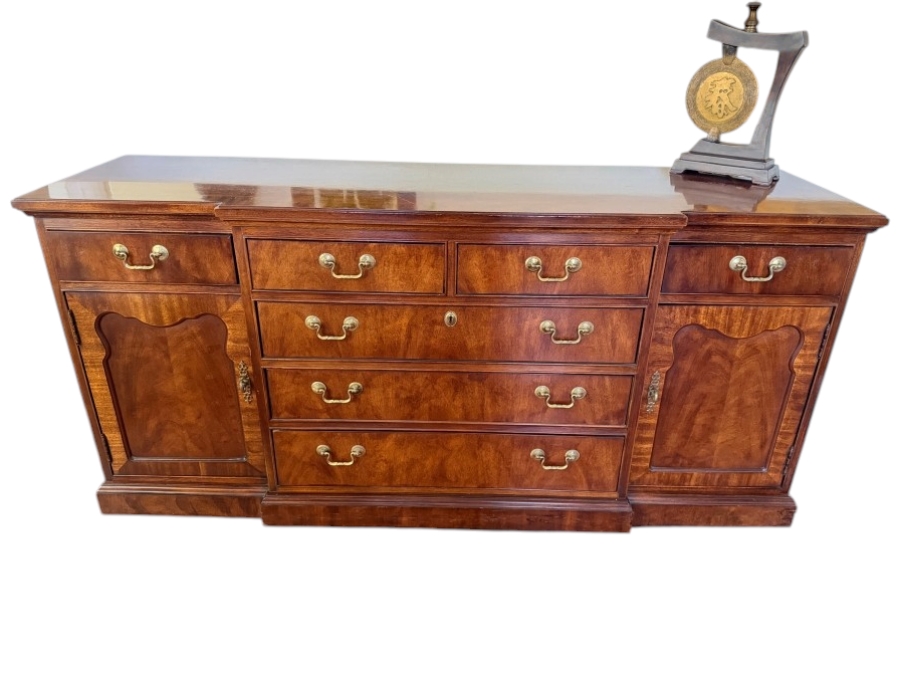 Thomasville The Mahogany Collection Traditional Chippendale Style Flame Veneer Sideboard Buffet Crezenda 64'W X 17.5'D X 30'H