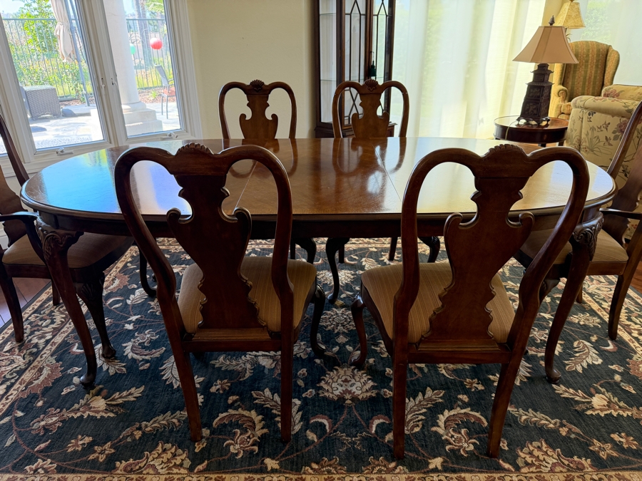 Thomasville Traditional Chippendale Style Mahogany Dining Set Including Oval Extension Table And Six Pierced Splat Back Chairs 44' X 85' (Leaves: 20') [Photo 9]