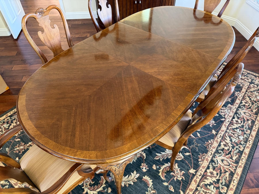 Thomasville Traditional Chippendale Style Mahogany Dining Set Including Oval Extension Table And Six Pierced Splat Back Chairs 44' X 85' (Leaves: 20') [Photo 6]