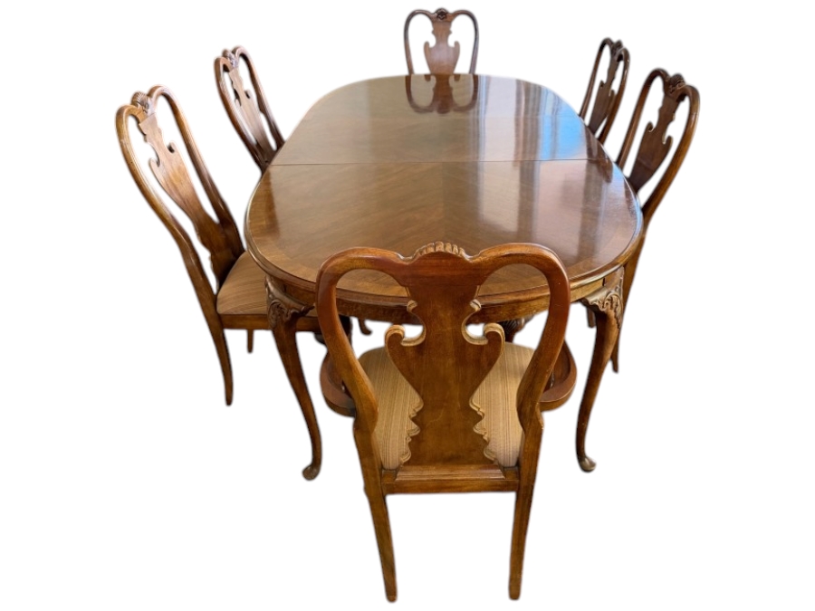 Thomasville Traditional Chippendale Style Mahogany Dining Set Including Oval Extension Table And Six Pierced Splat Back Chairs 44' X 85' (Leaves: 20') [Photo 2]