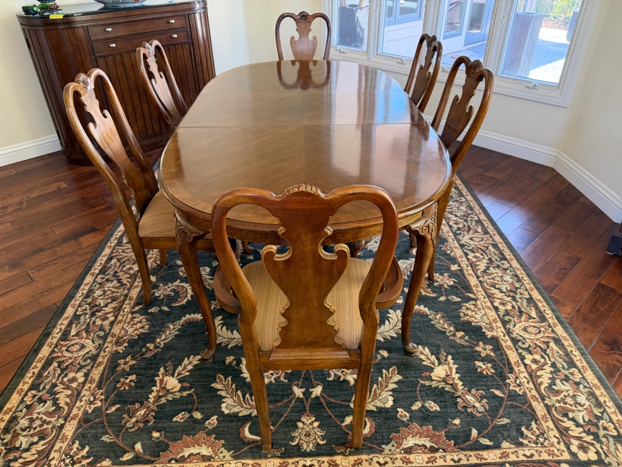 Thomasville Traditional Chippendale Style Mahogany Dining Set Including Oval Extension Table And Six Pierced Splat Back Chairs 44' X 85' (Leaves: 20')