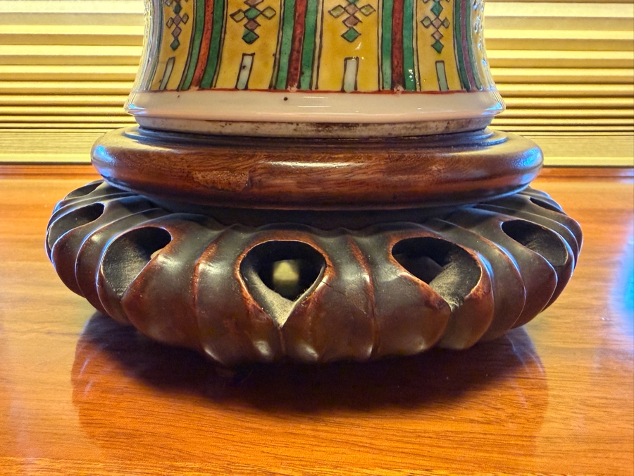 Vintage Chinese Famille Verte Porcelain Garlic Head Vase Table Lamp Decorated With Hand Painted Court Scene 33'H [Photo 8]