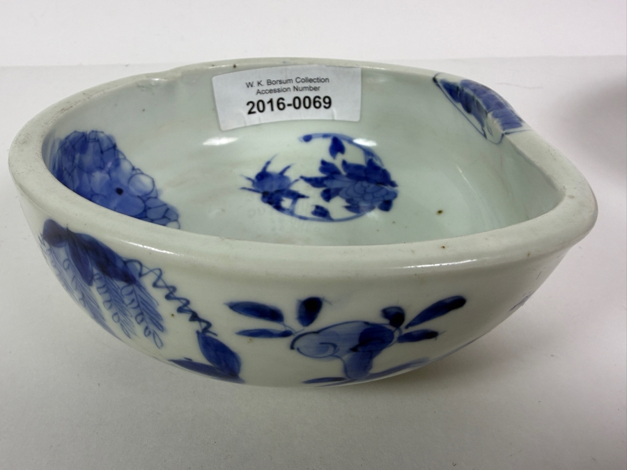 Antique Japanese Ko-Imari Blue And White Porcelain Tricorner Soba Choko Cup With Medallion Designs 6.5' X 2.25' [Photo 5]