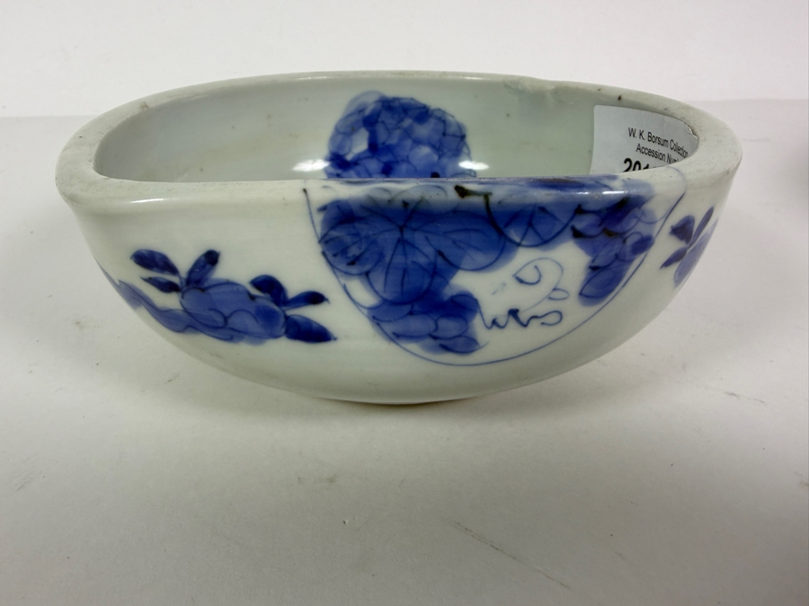 Antique Japanese Ko-Imari Blue And White Porcelain Tricorner Soba Choko Cup With Medallion Designs 6.5' X 2.25' [Photo 7]