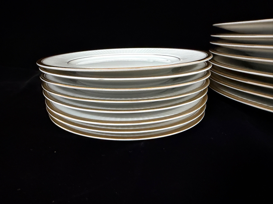 Fitz & Floyd Fine Porcelain Classique d’Or Gold Banded Ribbed Rim Plate Collection 6.5' / 10.5' [Photo 10]