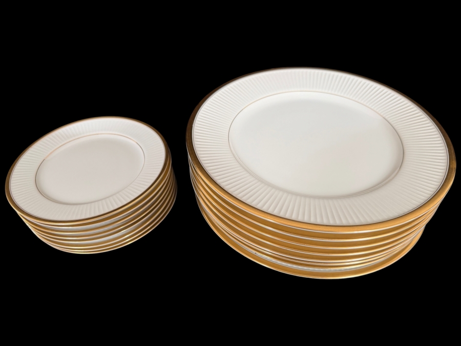 Fitz & Floyd Fine Porcelain Classique d’Or Gold Banded Ribbed Rim Plate Collection 6.5' / 10.5'