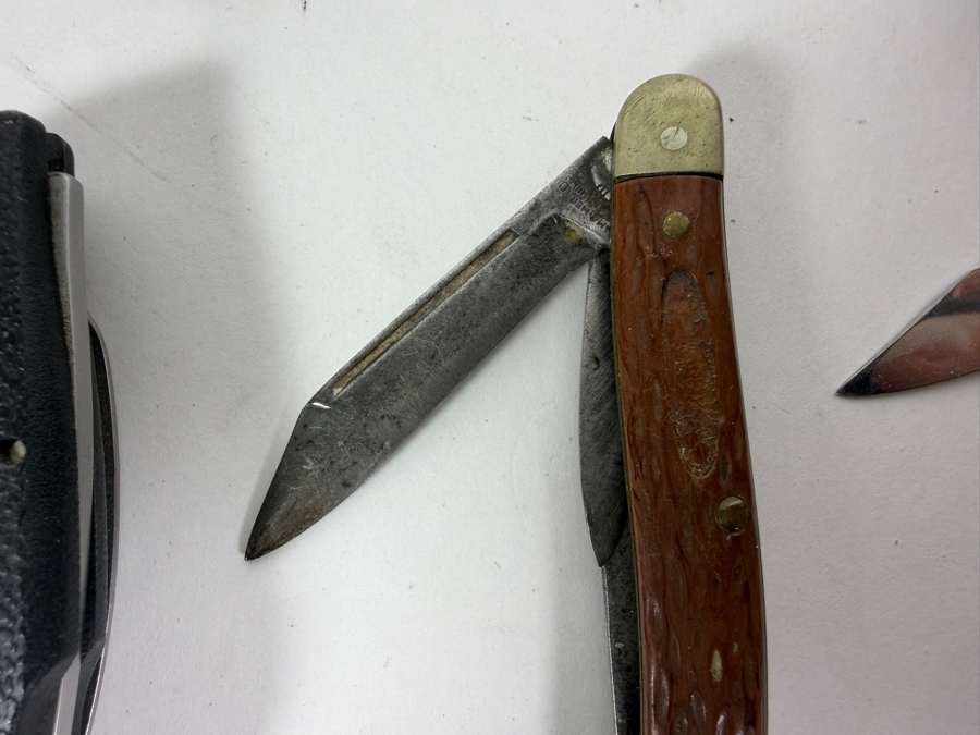 Collection of Twelve Vintage and Contemporary Pocket Knives (Including Swiss Army, Colonial, Advertising, and Barlow Styles) [Photo 12]