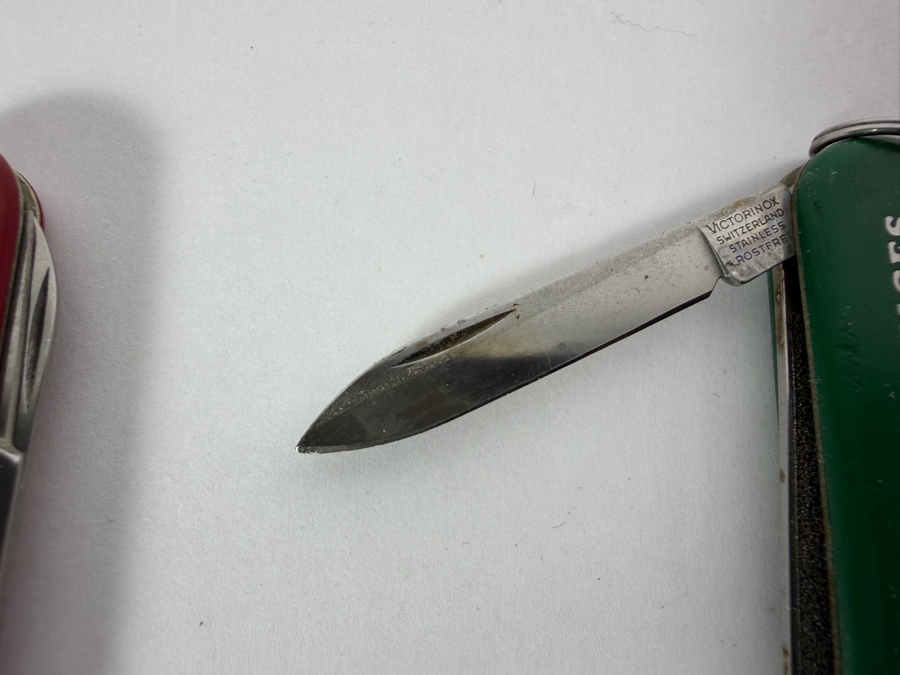 Collection of Twelve Vintage and Contemporary Pocket Knives (Including Swiss Army, Colonial, Advertising, and Barlow Styles) [Photo 5]
