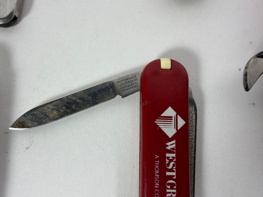 Collection of Twelve Vintage and Contemporary Pocket Knives (Including Swiss Army, Colonial, Advertising, and Barlow Styles) [Photo 7]