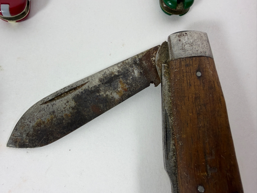 Collection of Twelve Vintage and Contemporary Pocket Knives (Including Swiss Army, Colonial, Advertising, and Barlow Styles) [Photo 9]
