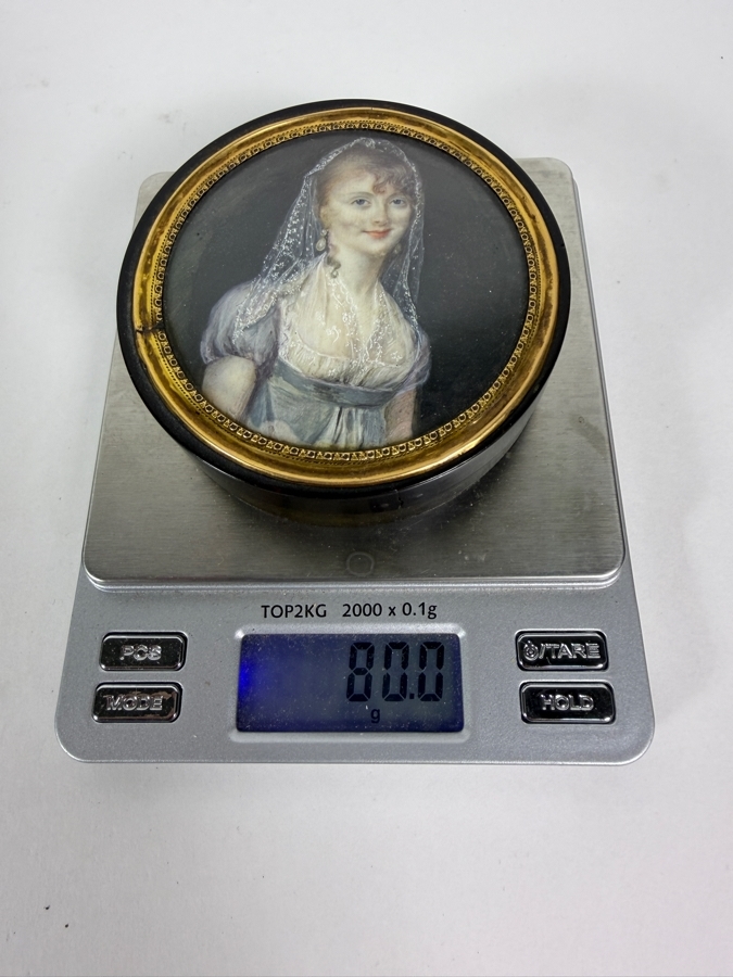 Stunning Antique Hand-Painted Miniature Portrait Snuff Trinket Box 3.25'W X 1'H (Side Of Lid Has a Crack - See Photos) 80.0g [Photo 16]